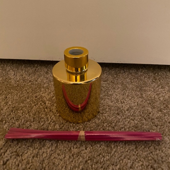 Lilly Pulitzer Candle and Diffuser Set - Picture 3 of 7